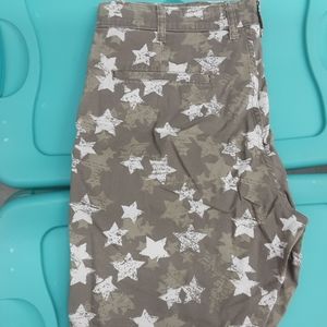 Lee Men's Beige Star Print Camouflage Shorts Size 38